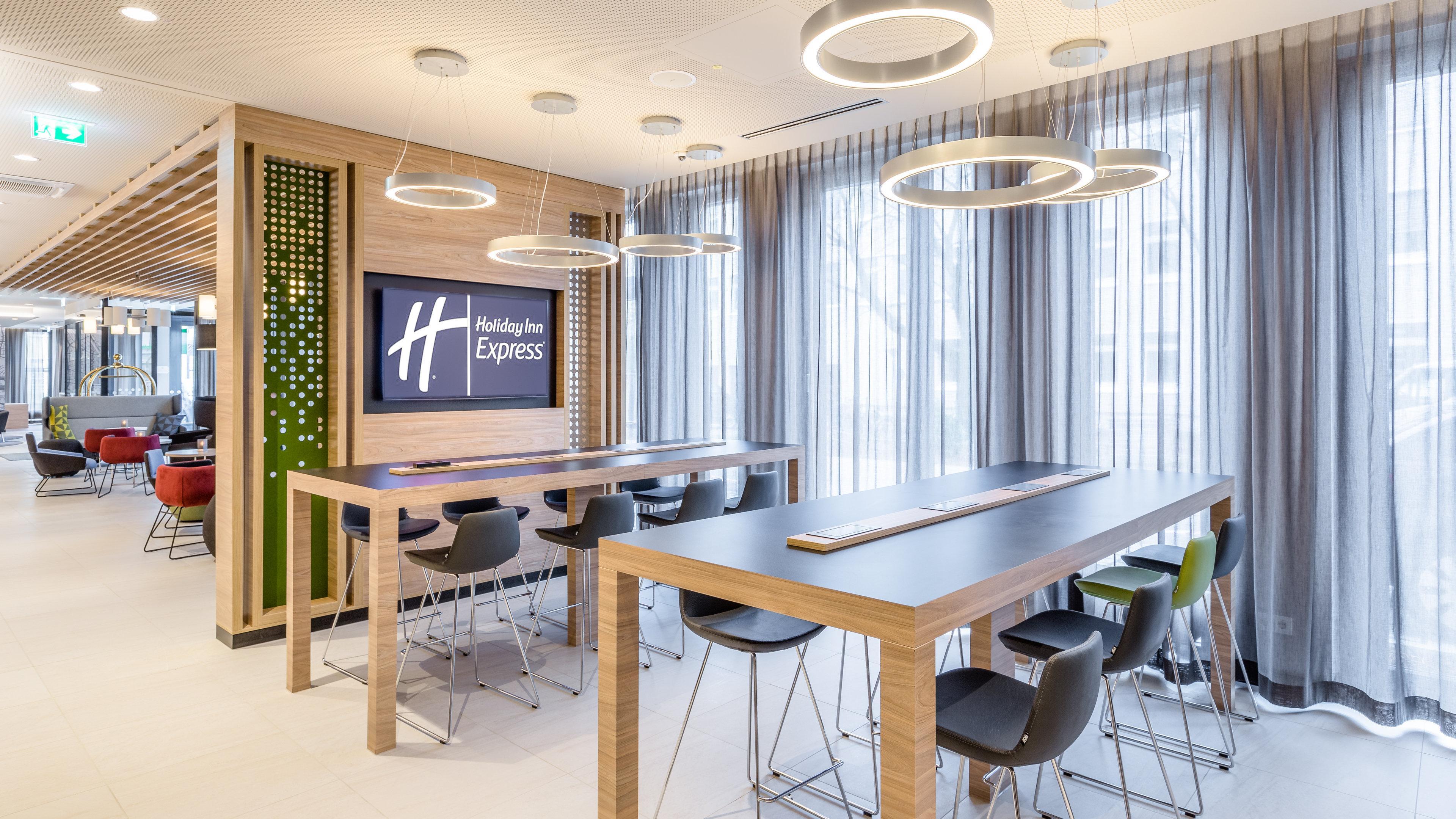 Express - East By Ihg 3*