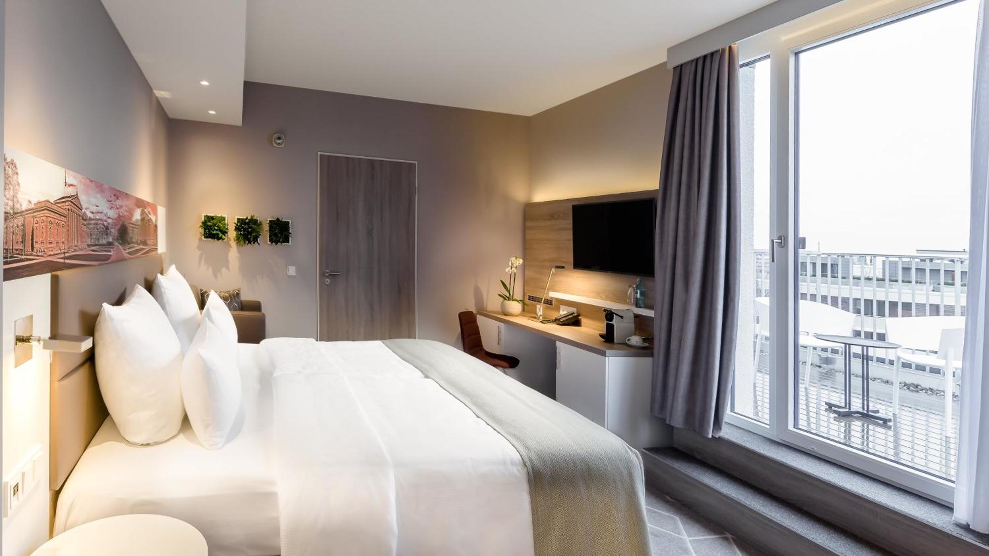 Express - East By Ihg